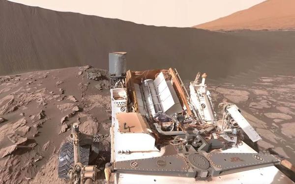 【360° VR】NASA的好奇号火星探测器在纳米布沙丘