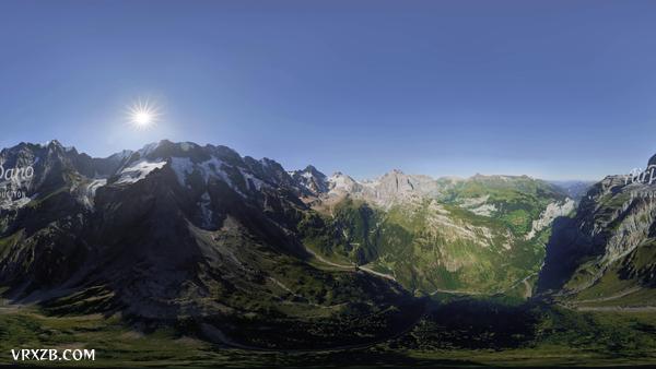【360° VR】劳特布龙嫩。有瀑布和山峰的山谷。瑞士。 12K航拍360度视频