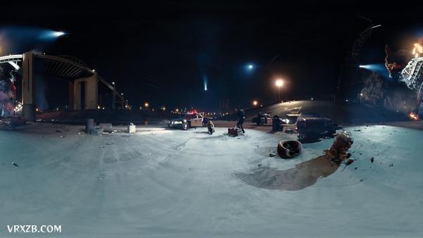 【360° VR】外星怪兽降临城市，疯狂生长