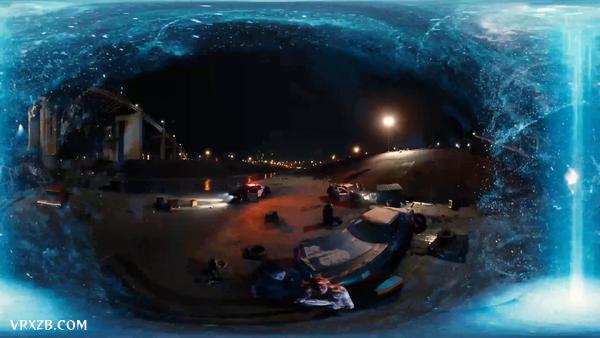 【360° VR】外星怪兽降临城市，疯狂生长